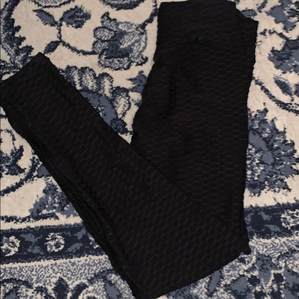 Black scrunch leggings
